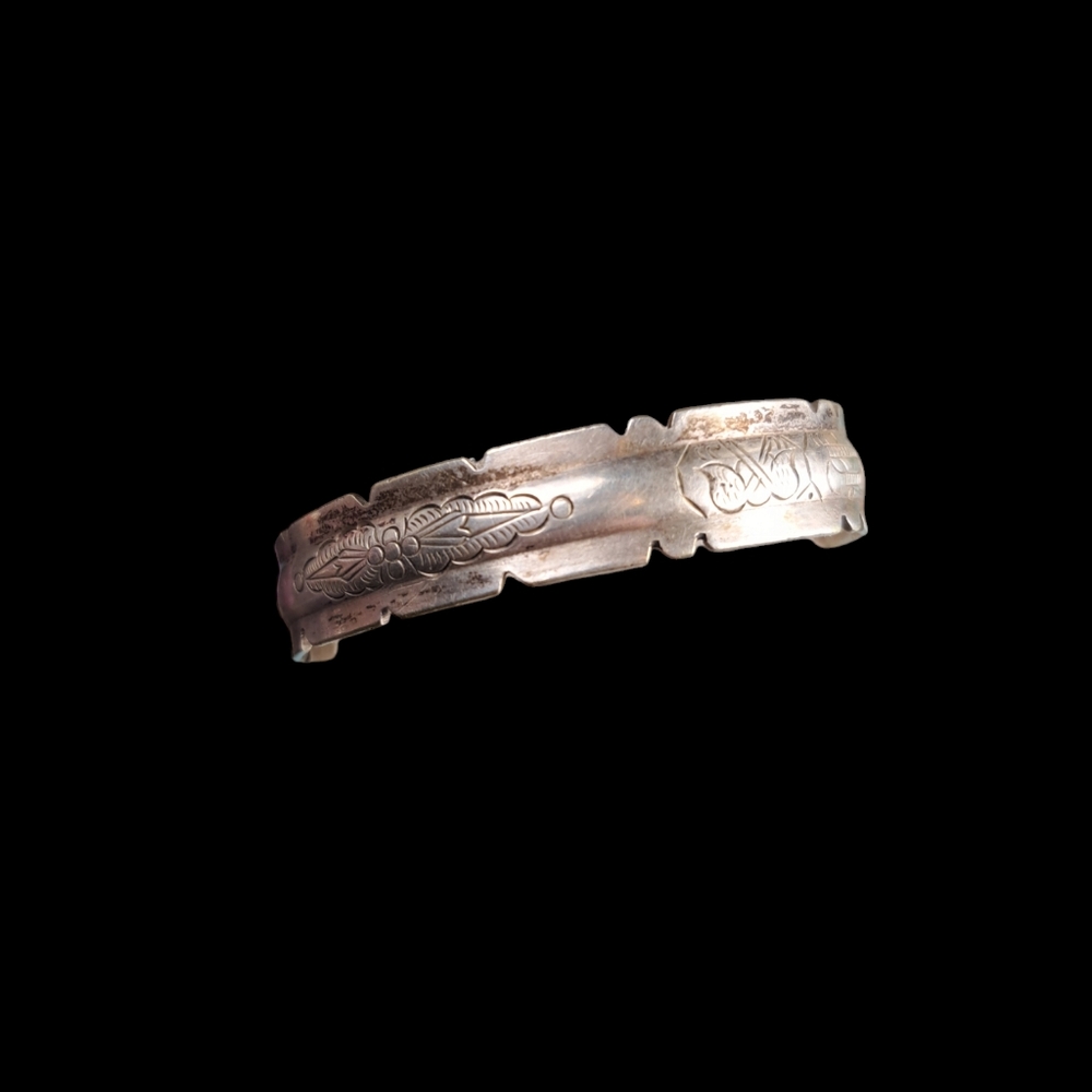 Silver native design wrist cuff